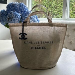 Authentic Chanel (Dans Les Serres)
Complimentary Tote. Gift By Chanel nwot
